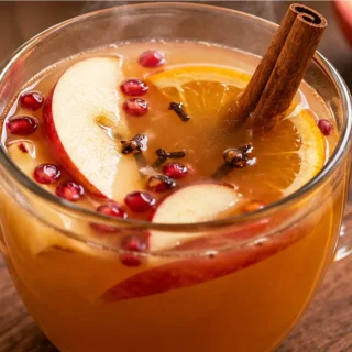 Cozy Maple Apple Cider Recipe - Discover the ultimate homemade apple cider recipe. Easy to make, bursting with warm spices and sweet maple. Perfect for fall! Ge