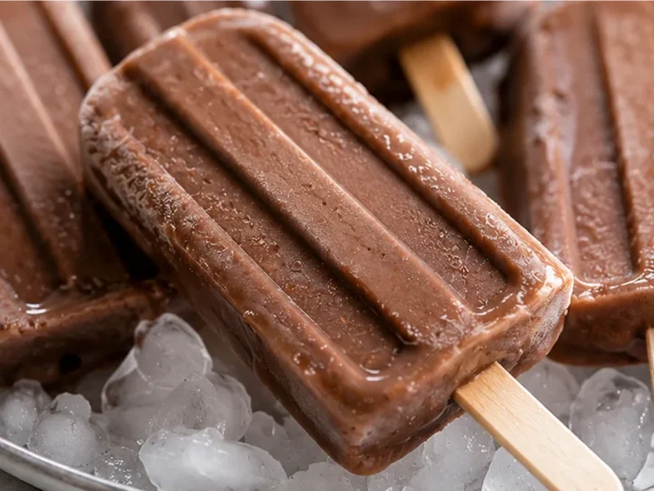 Ultimate Creamy Chocolate Fudge Pops: Pure Bliss!