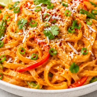 20 Min Red Curry Noodles - Red curry noodles: whip up this best quick, flavorful noodle dish in 20 minutes. Creamy coconut, spicy curry, and crispy toppings mak