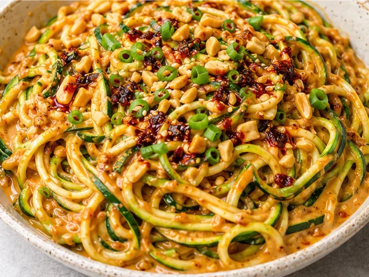 Schezwan Peanut Zucchini Noodles! ️