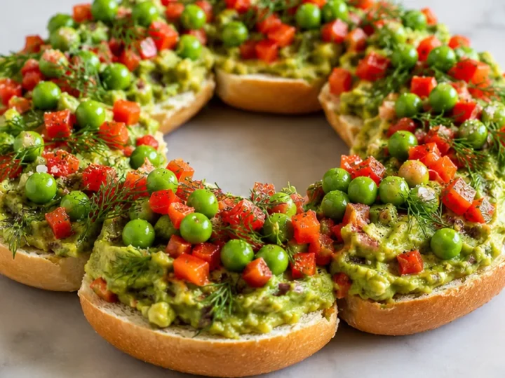Easy Christmas Bagel Wreaths!