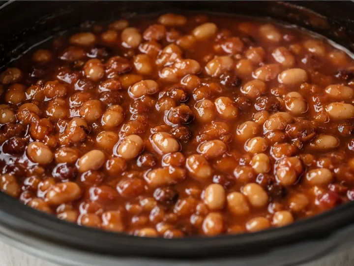 Slow Cooker Baked Beans: Comfort Food!