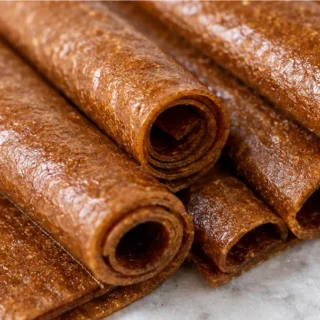 Sweet & Chewy Banana Leather Snack - Banana leather: make this incredibly easy and healthy snack at home. Perfect for kids and adults, a naturally sweet and che