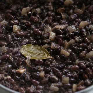Easy Homemade Black Beans: Flavorful & Simple! Black beans: make this simple and satisfying staple at home. Perfect for meal prep and a healthy addition to any