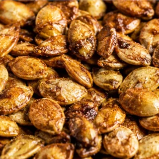 Crunchy Maple Roasted Pumpkin Seeds! - maple pumpkin seeds - Maple pumpkin seeds: craft these irresistible, crunchy roasted seeds in under 30 minutes. Perfect f