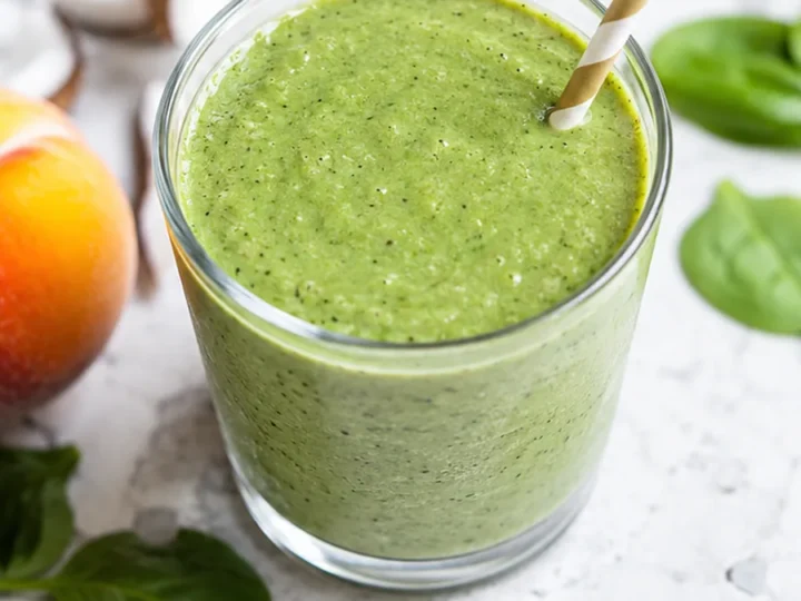 Sip Your Way to Sunshine: Simple Coconut Green Smoothie!