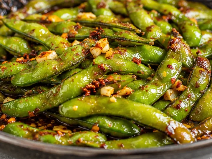 Sizzling Garlic Edamame: Your New Favorite Snack!