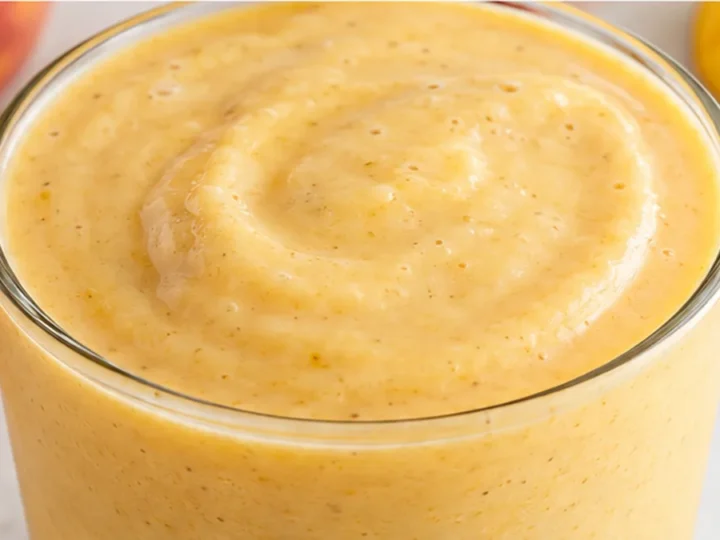 Sip Summer! Creamy Peach Mango Smoothie!