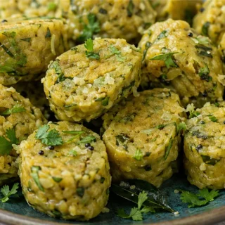 Flavorful Dudhi Muthiya: Steamed Perfection!