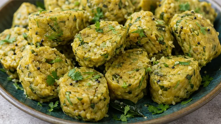 Flavorful Dudhi Muthiya: Steamed Perfection!