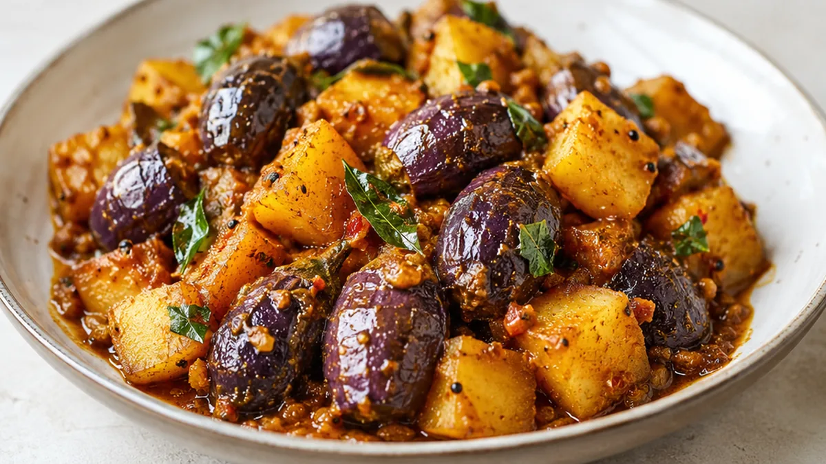 25-Minute Eggplant Potato Curry - Eggplant Potato Curry: cook this comforting Aloo Baingan in your Instant Pot. Master a flavorful, quick Indian-inspired dinner