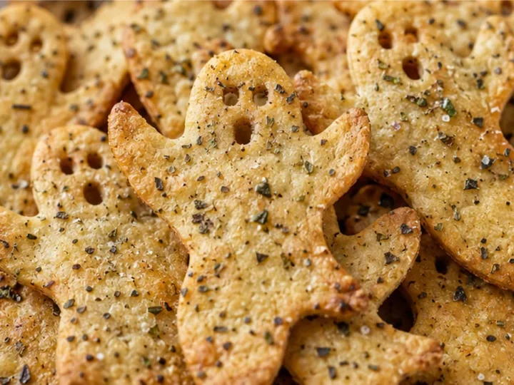 Ghostly Pita Chips: Spooktacularly Crispy Snack!