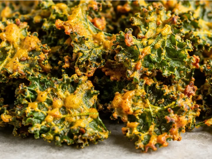 Crispy Kale Pakora Chips: Your New Healthy Snack Obsession!