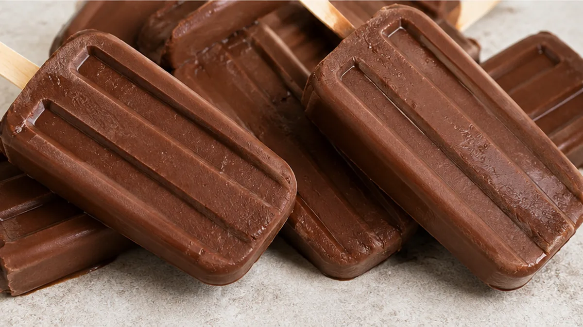Vegan Fudgsicles: Creamy Avocado Bliss - Vegan Fudgsicles: Make these rich, creamy dark chocolate avocado treats. A surprisingly healthy and decadent dessert fo