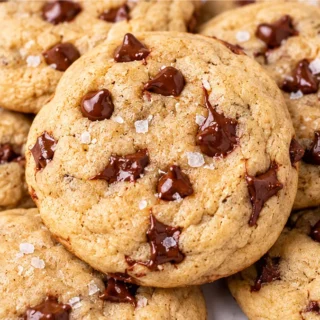 Vegan Chocolate Chip Cookies - vegan cookies - Vegan cookies: bake these chewy chocolate chip cookies in under 20 minutes. Packed with melty vegan chocolate chi